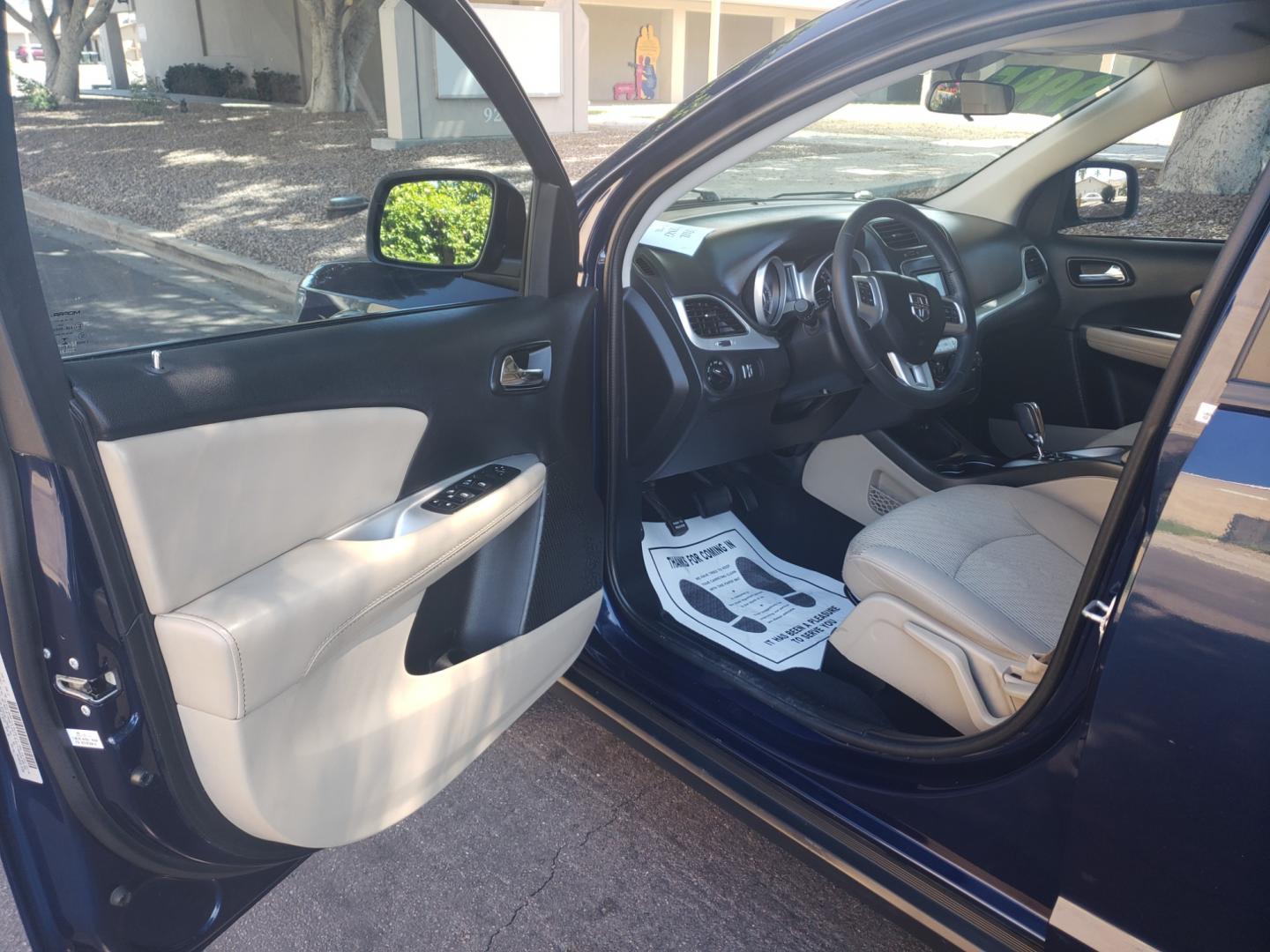 2018 /Tan and black Dodge Journey SE (3C4PDCAB1JT) with an 2.4L L4 DOHC 16V engine, 4-Speed Automatic transmission, located at 323 E Dunlap Ave., Phoenix, AZ, 85020, (602) 331-9000, 33.567677, -112.069000 - 2018 Dodge Journey SE,...... EXCELLENT condition, A Real See!!.... No accidents, Power everything, Ice cold ac front and rear, Touch screen Stereo/CD player, bluetooth, phone sync, Satellite compatible, 3RD row seating, rear receiver, Clean black and Tan interior with tan cloth seats in near perfect - Photo#8